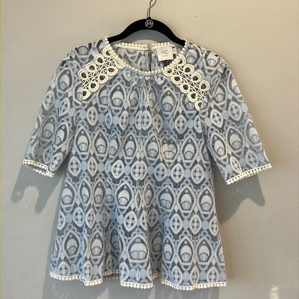 HD in Paris an Anthropology brand blue lace shirt w peplum size 6